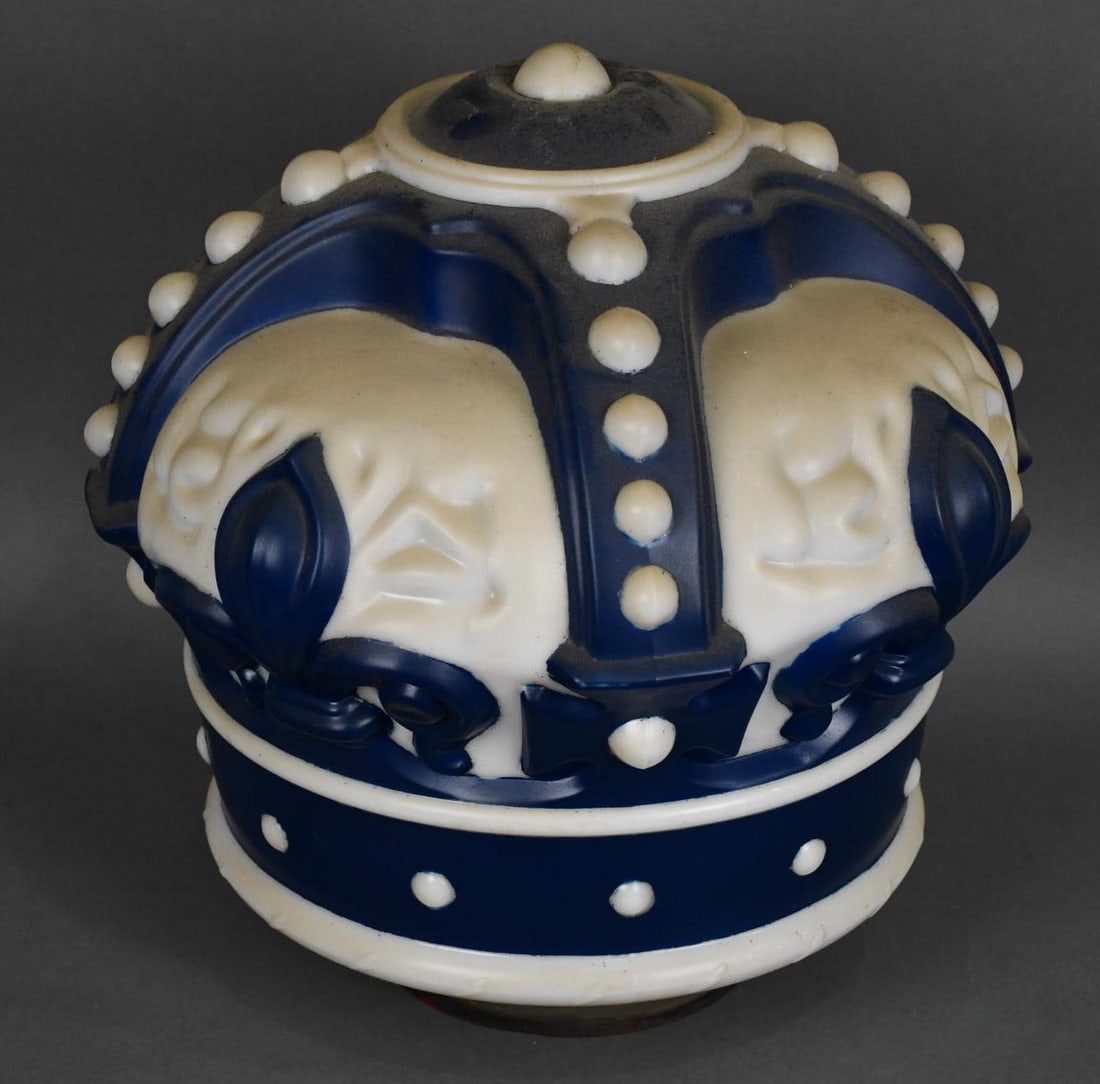 Standard Oil Blue Crown OPC Milk Glass Globe (repainted) (1 of 4)