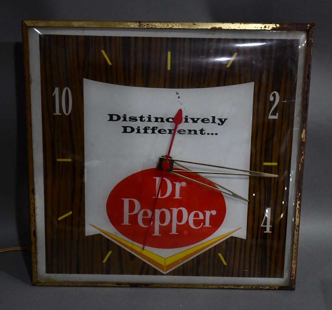 Dr. Pepper "Distinctively Different" w/Logo Lighted Pam Clock (1 of 4)