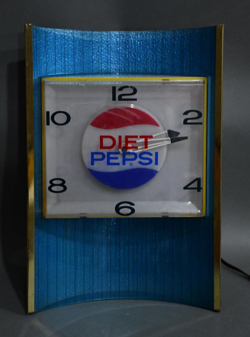 Diet Pepsi Lighted Plastic Clock (1 of 3)