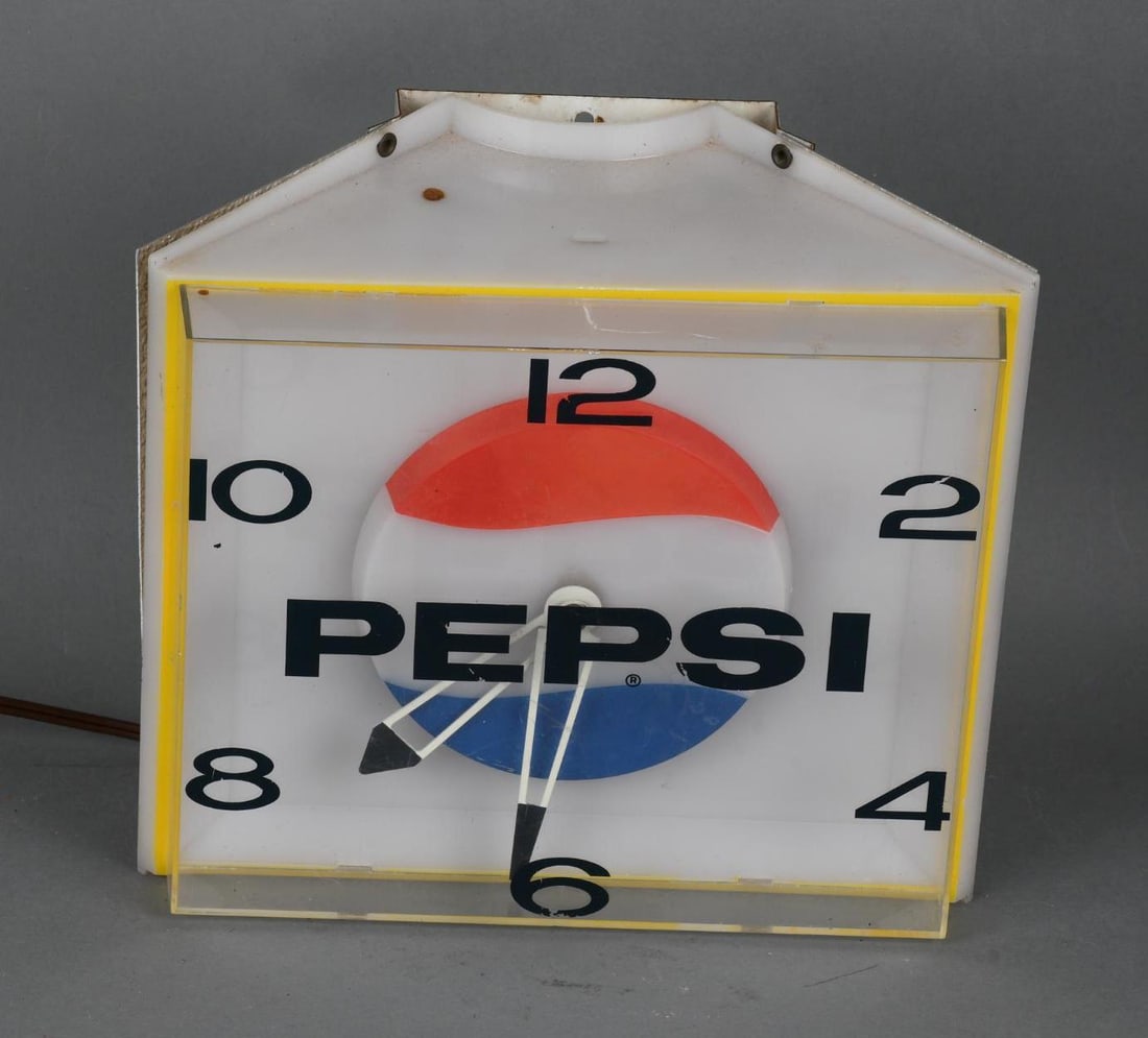 Pepsi w/Logo Plastic Lighted Sign (1 of 2)