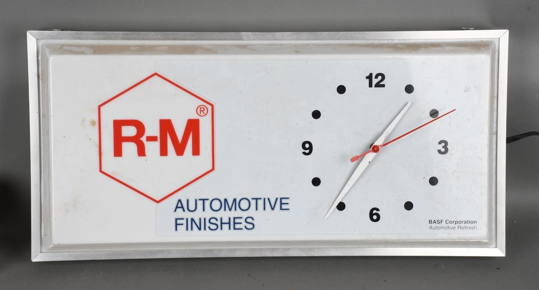 R-M Automotive Finishes Lighted Plastic Clock (1 of 4)