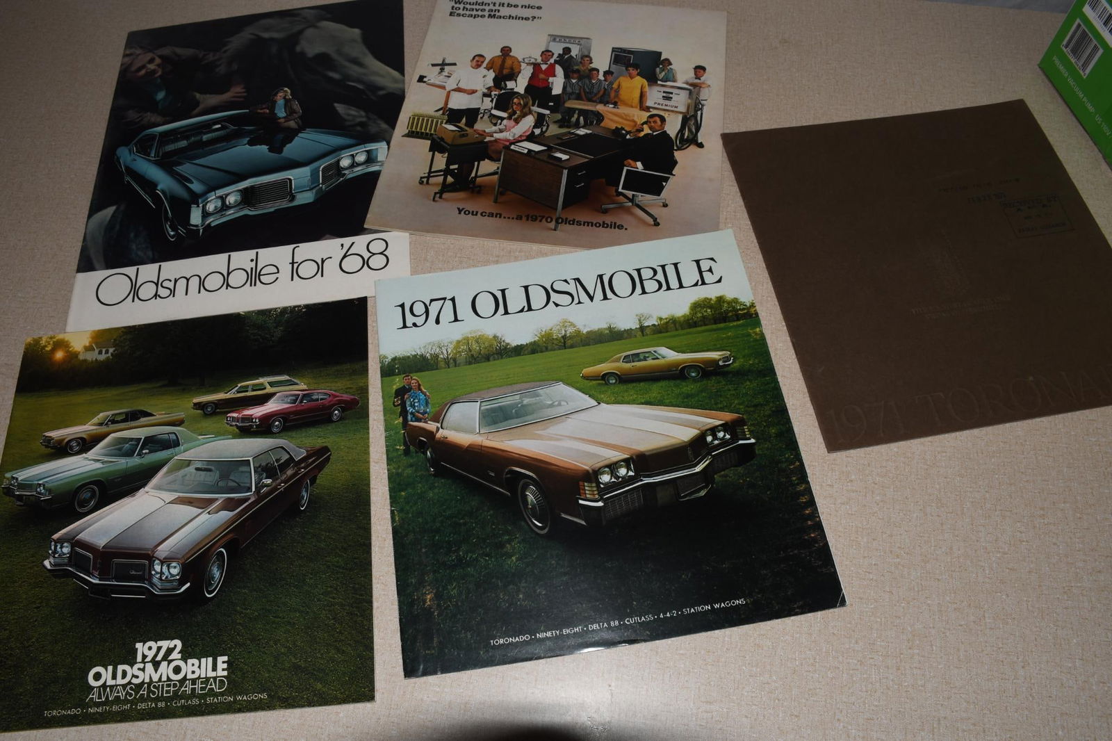 Lot of 5 Oldsmobile Brochures - 1 (1968) 1 (1970) 2 (1971) 1 (1972) (1 of 3)