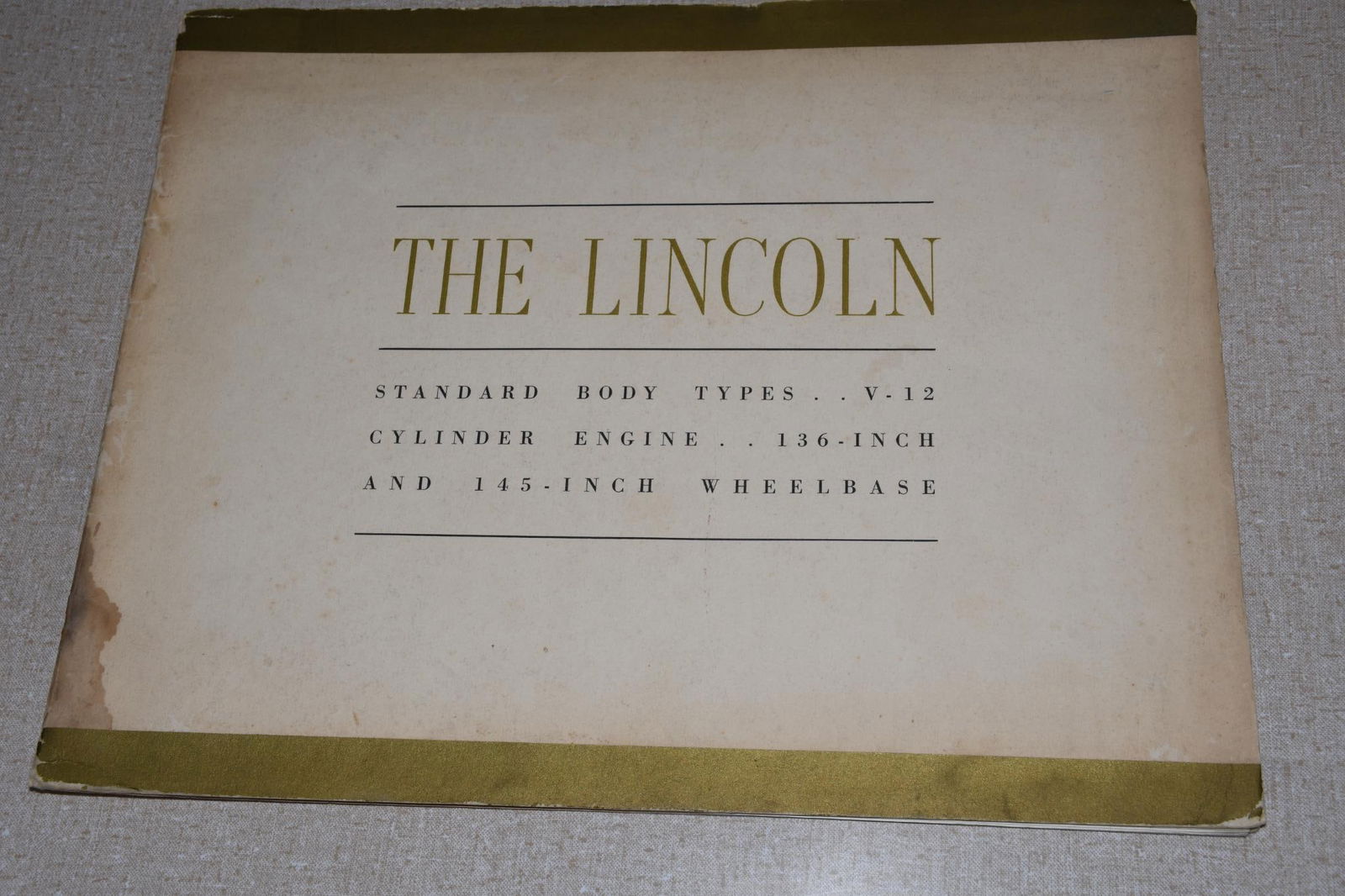 1934 Lincoln V-12 Standard Body 136 145 Prestige Color Sales Brochure (1 of 6)