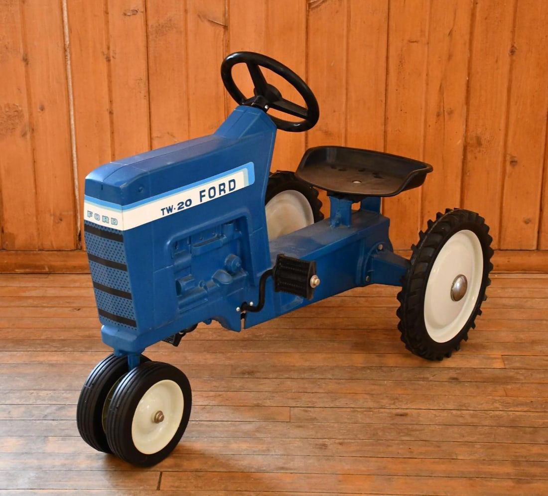 1983 Ford Tw 20 Pedal Tractor By Ertl Auction 1983-ford-tw-20-pedal-tractor-by-ertl-auction