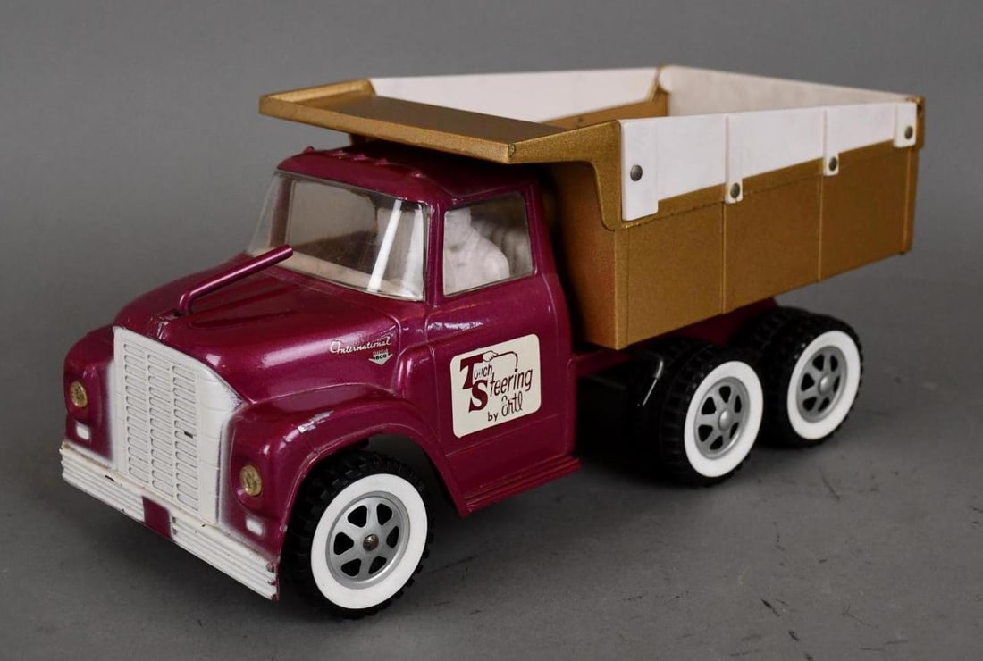 Original Touch Steering Dump Truck by Ertl (1 of 5)