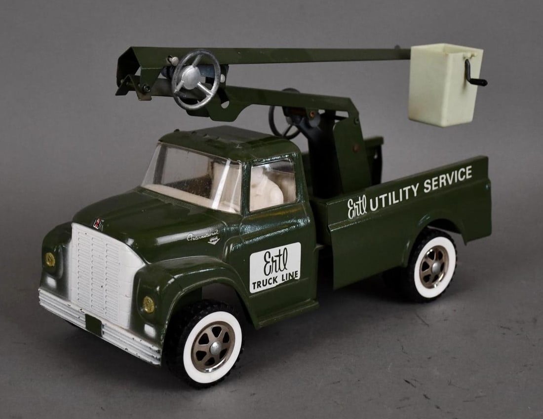 Original Utility Service Truck by Ertl (1 of 5)