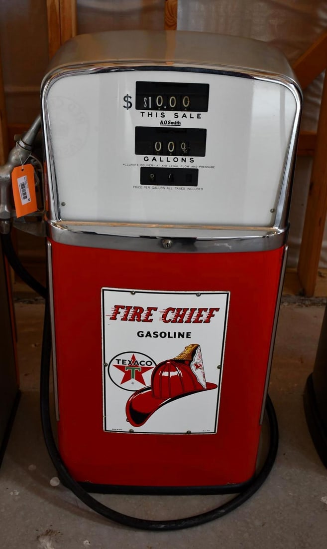 A.O. Smith Model #485? Computing Gas Pump (restored) (1 of 7)