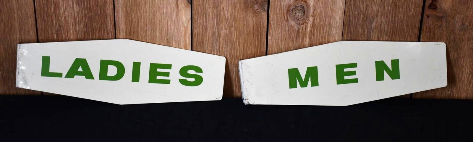 Texaco Men & Ladies Metal Flange Rest Room Signs (1 of 4)