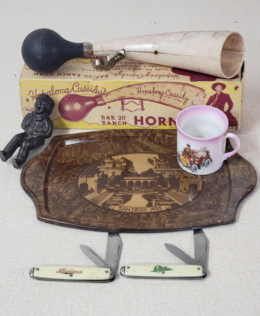 Box Lot of Hopalong Cassidy Bike Horn, Knives and more: all different condition, both knives are marked "Made in USA"