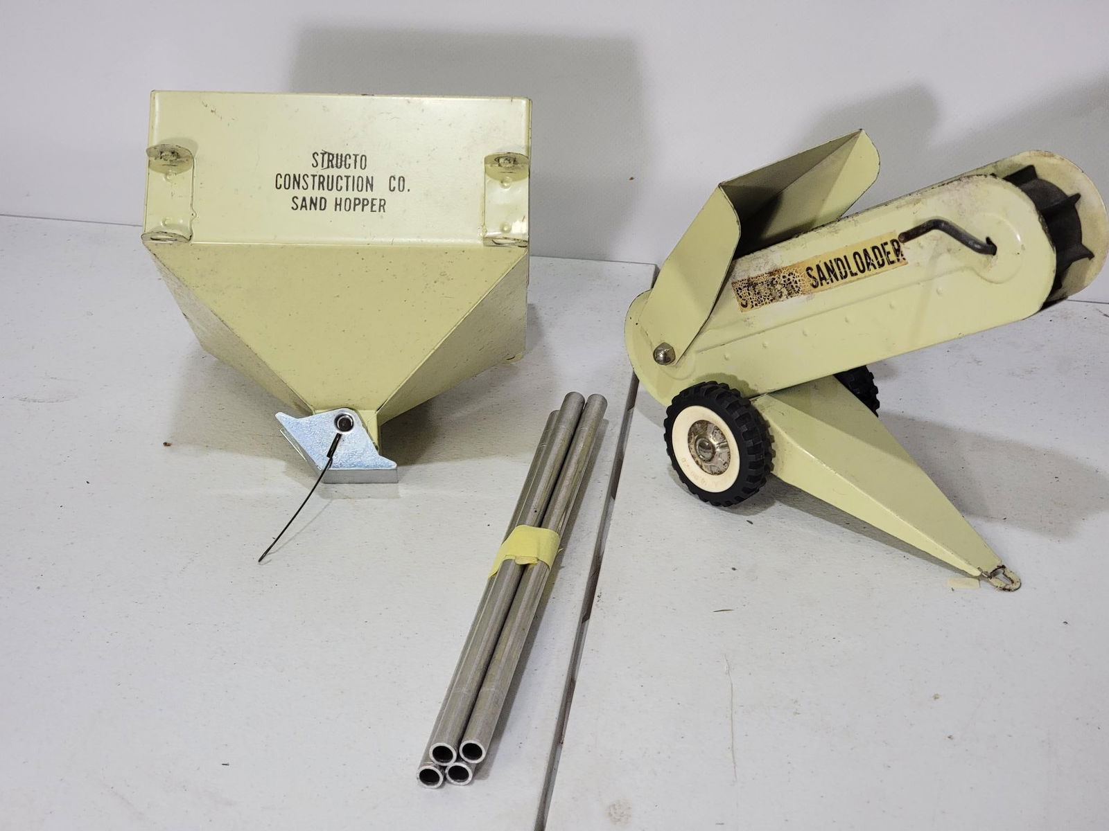 Structo Sand Hopper & Sandloader (1 of 2)