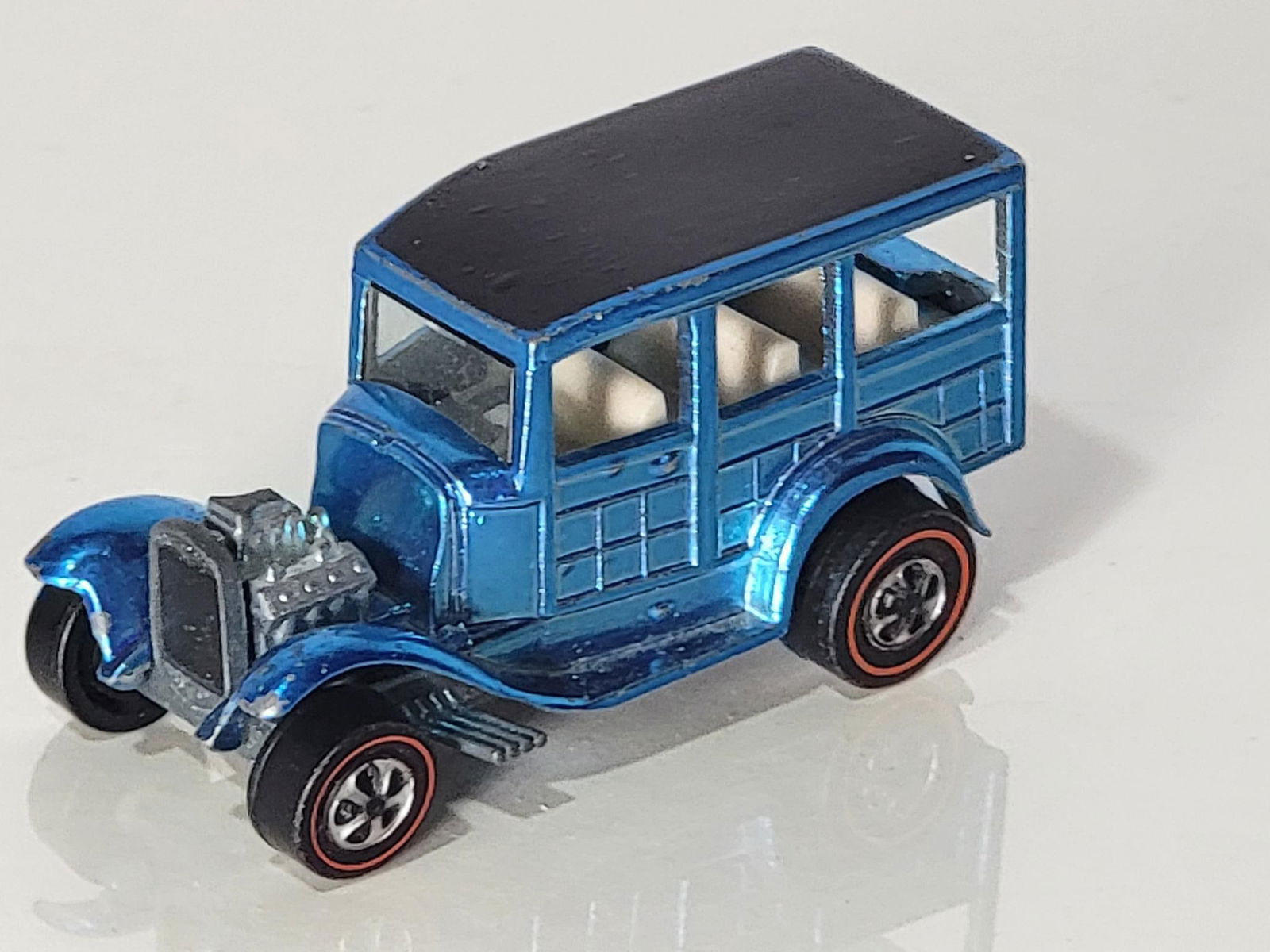 Hot Wheels Red Line Ford Woody (1 of 4)