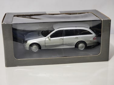 Mercedes-Benz E-Klasse T-Modell Diecast Model w/Box