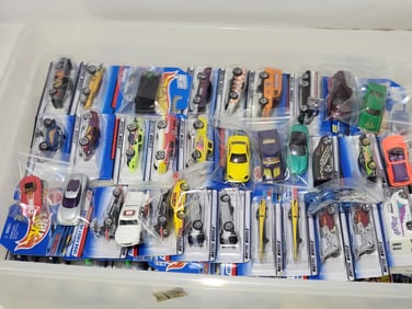90+ Hot Wheel Vehicle Most are NIB 1998