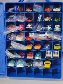 40-Hot Wheels w/Hard Case Carrier