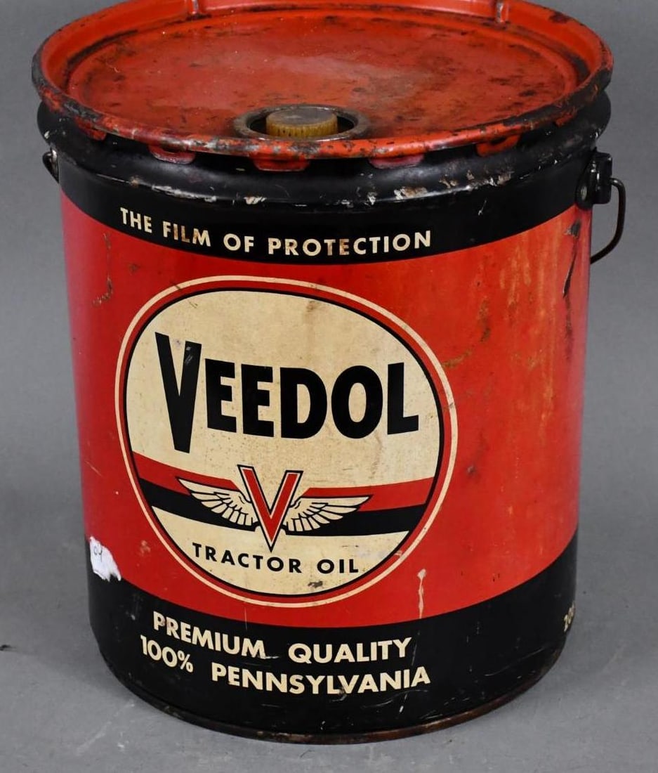 Veedol Tractor Oil 5 Gallon Metal Can: 5 Gal, Nice Color, winged logo, cool can 