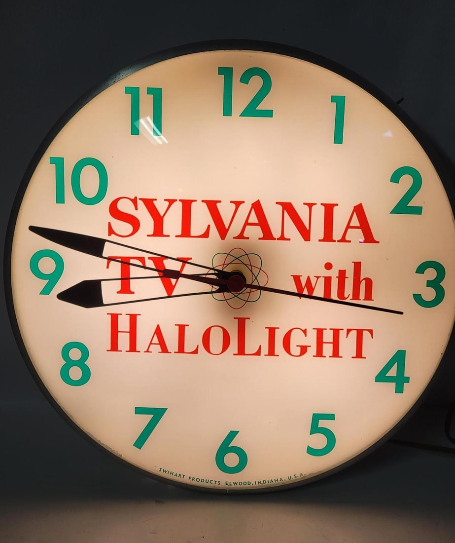 Sylvania TV with Halolight Lighted Clock (1 of 3)