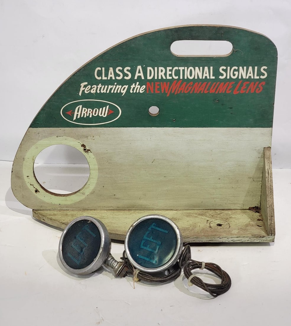 Arrow Class A Directional Signals Counter Top Display (1 of 2)