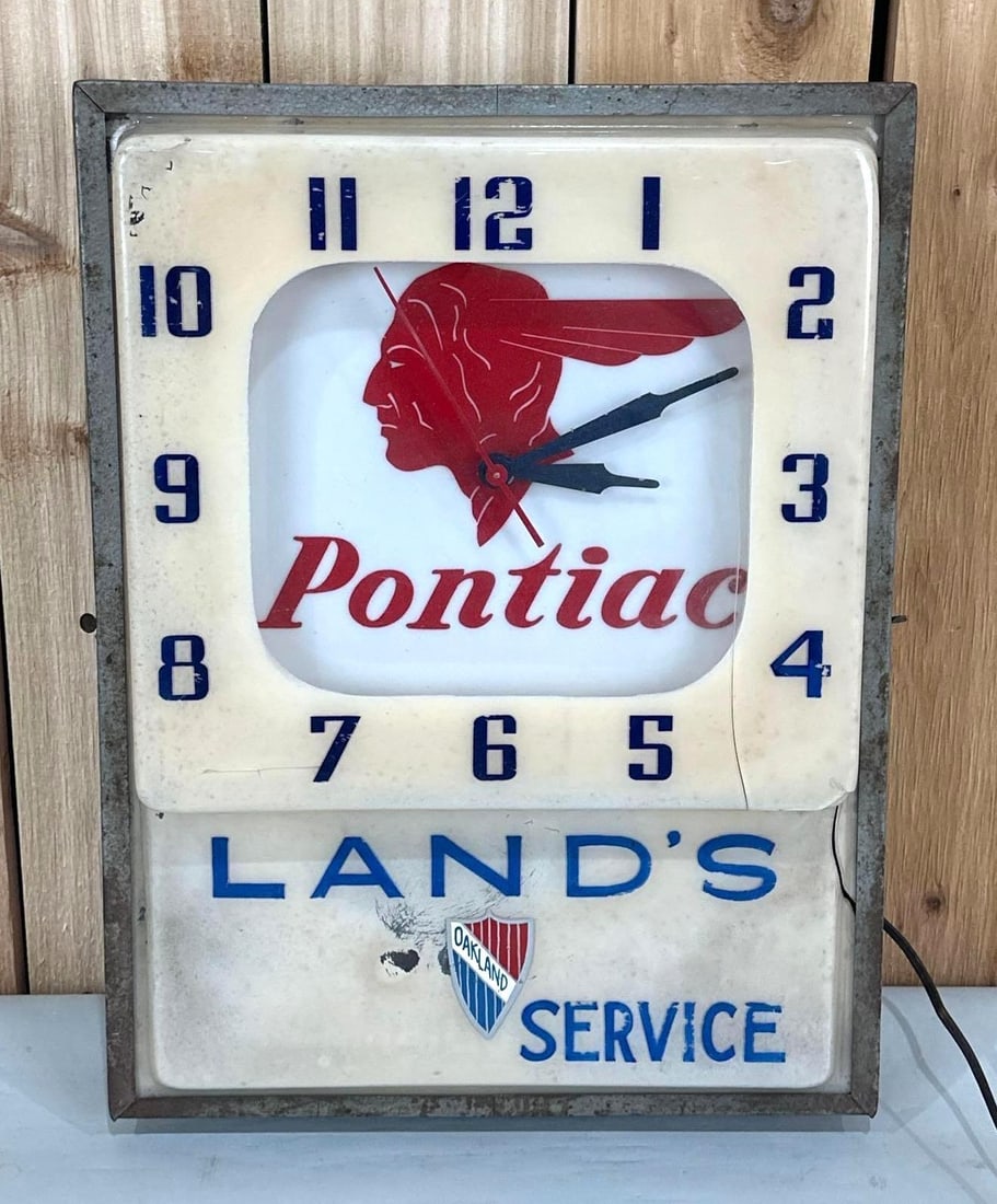 Pontiac Plastic Lighted Clock (1 of 3)
