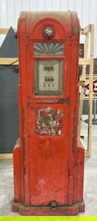 Wayne 60 Gas Pump: Nice Patina Look, has all of its internal parts, perfect look