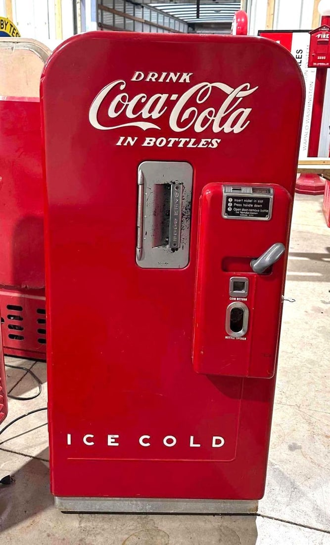 Coca-Cola Vendo Model #59 Coin-Operated Machine Restored (1 of 9)