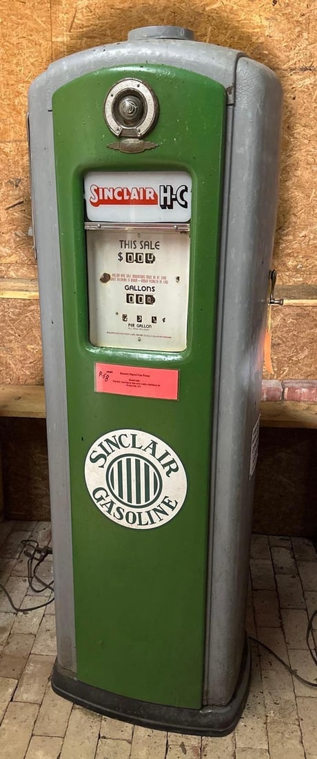 Bennent Model #646 Computing Gas Pump (1 of 8)