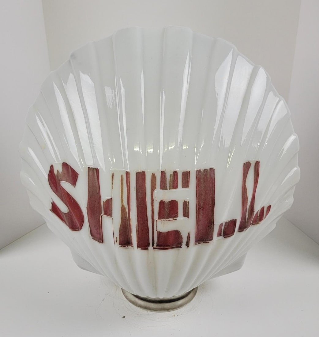Shell One Piece Gas Pump Globe (1 of 4)