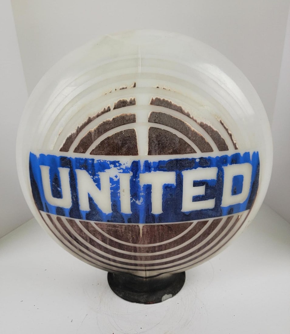 United One Piece Gas Pump Globe (1 of 5)