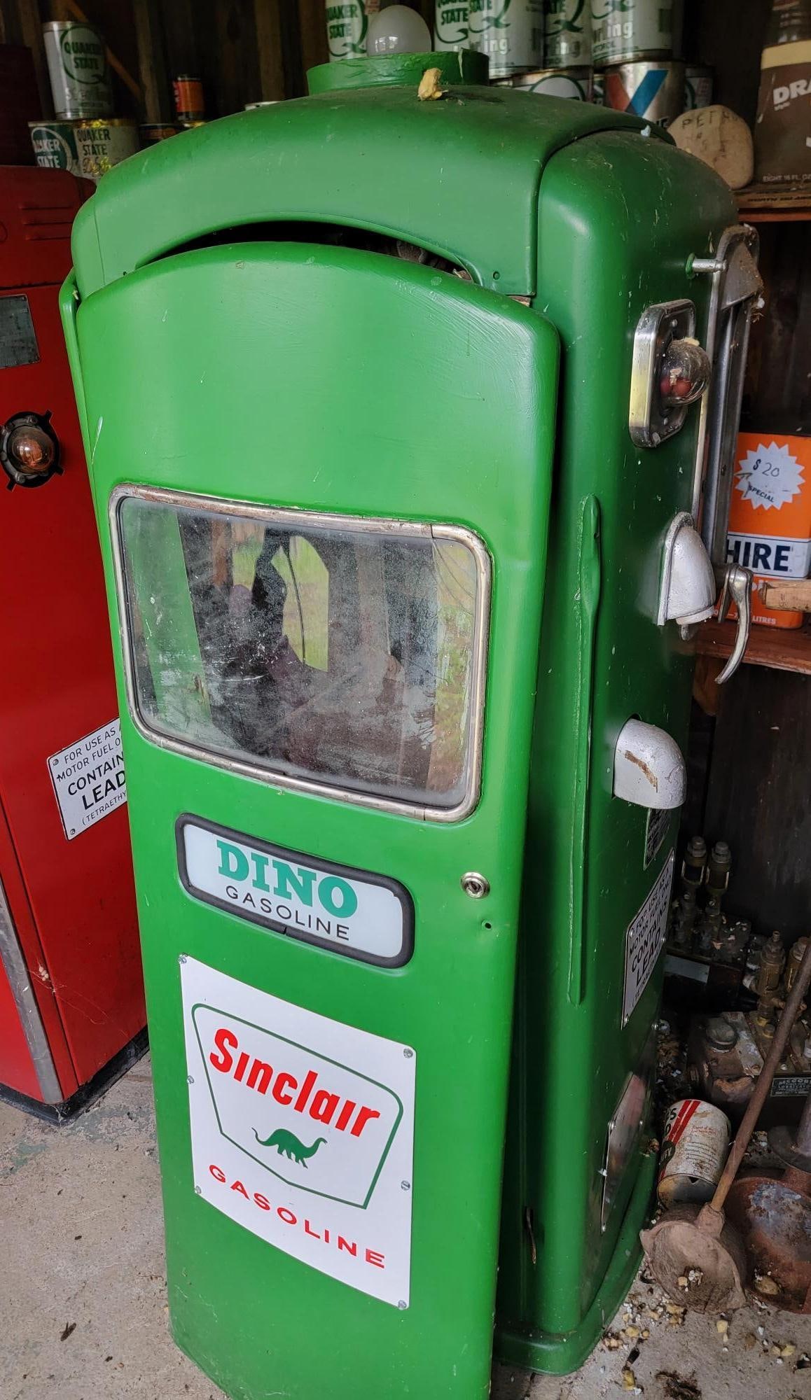 Bennett Model #1066 Computing Gas Pump (1 of 3)