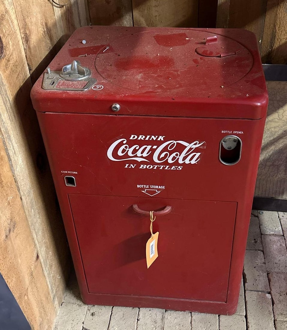 Vendo Model #231 Soda Machine (1 of 3)