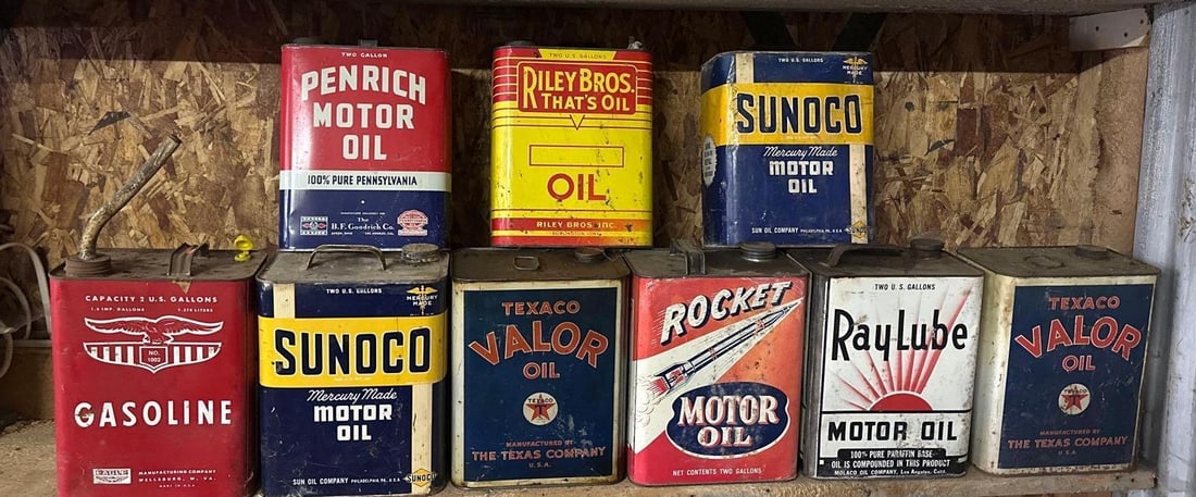 9 Two Gallon Rectangle Metal Motor Oil Cans: rated 6 to 8, all are empty. This Lot must be picked up in Tidioute, PA on September 18 - 22.