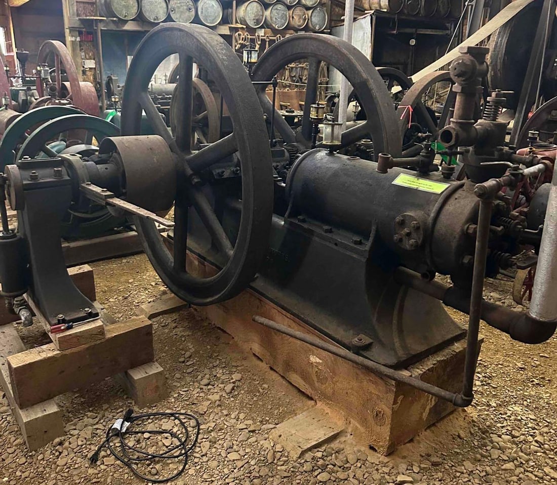 Oil City 15 HP Engine (1 of 10)