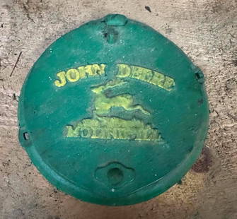 John Deere Planter Lid: Cast Iron. This lot can be picked up in Tidioute, PA on September 18 - 22 or this lot can be taken back to our facility to be shipped.