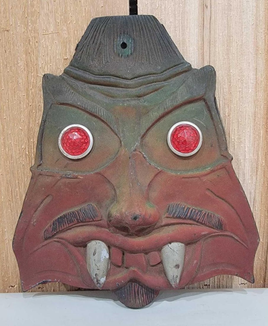 Motorcycle Devil Rubber Mud Flap w/Reflector Eyes: 9"x8", in good condition.