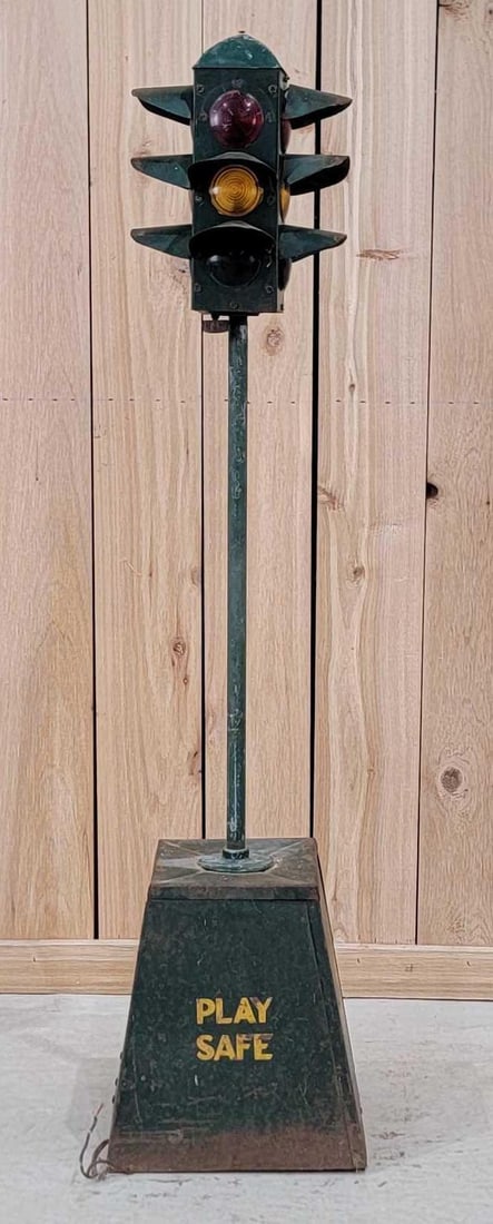 Be Careful-Play Safe Traffic Light Style Display (1 of 5)