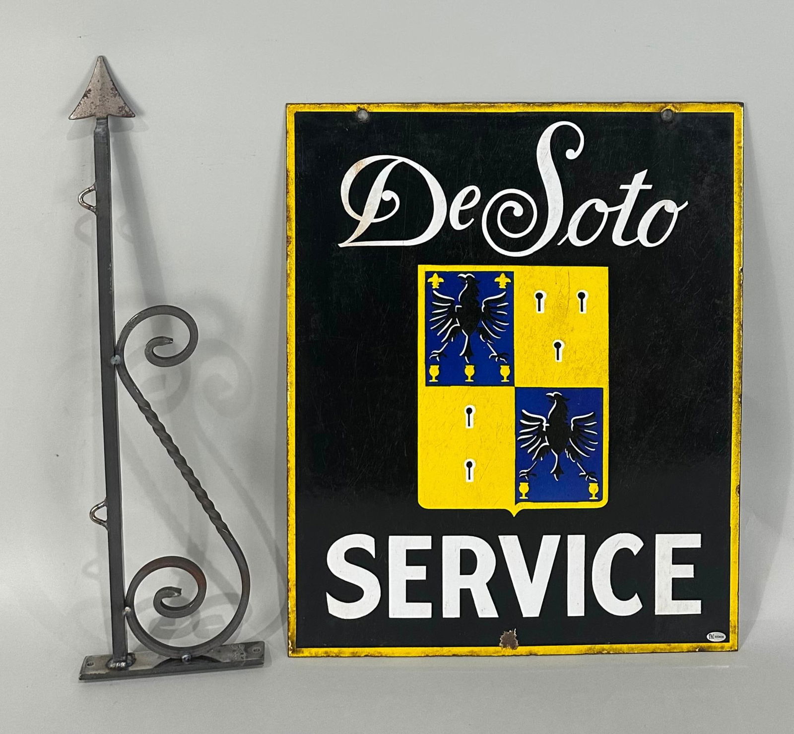DeSoto Service w/Logo Porcelain Sign (TAC): rated 8.25, 21.75"x17.75". This DSP sign has good color and gloss. Sign displays wear and fine scratches. Rarity 4. TAC #033839