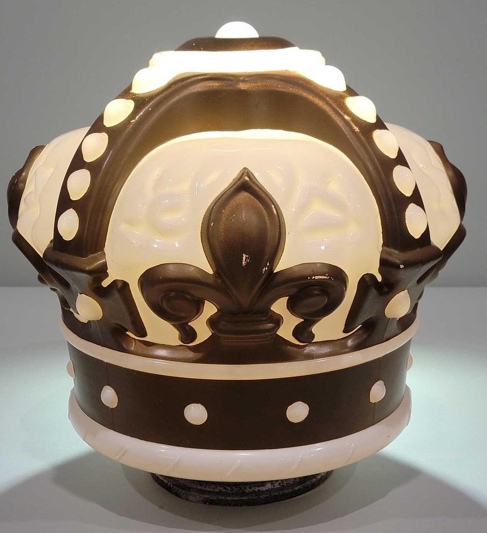 Standard Oil Gold Crown OPC Globe (TAC): rated 9.25, 16"T., OPC (one-piece cast) milk glass crown globe. Globe is in excellent condition, with screw base and metal collar. TAC #025609