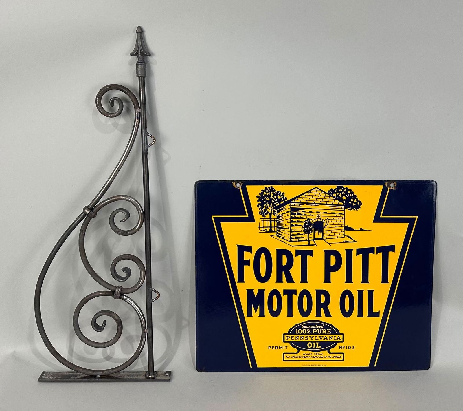 Fort Pitt Motor Oil w/Large Logo Porcelain Sign (TAC): rated 9.25 & 8.9, 18"x22". The DSP sign has excellent color and gloss. Display is nice with small chips at the mounting holes. Reverse side has scratches in the "F". Rarity 7. TAC #033840