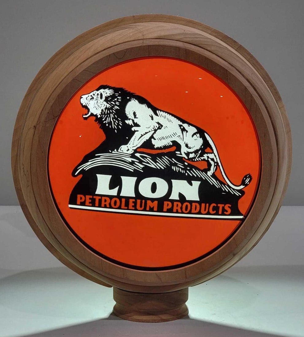 Rare Lion Petroleum Products w/Lion on Rock 9" Single Globe Lens (TAC) (1 of 2)