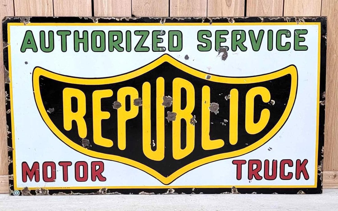 Republic Motor Truck Authorized Service Porcelain Sign (TAC): rated 7.5, 27"x47.75", the SST sign has good color and gloss, has numerous chips and wear in the field, has chips around the perimeter. Rarity 8. TAC #061000