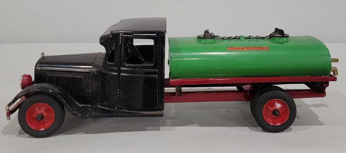 Buddy "L" Oil Corporation Press Steel Tank Truck (restored) (1 of 6)
