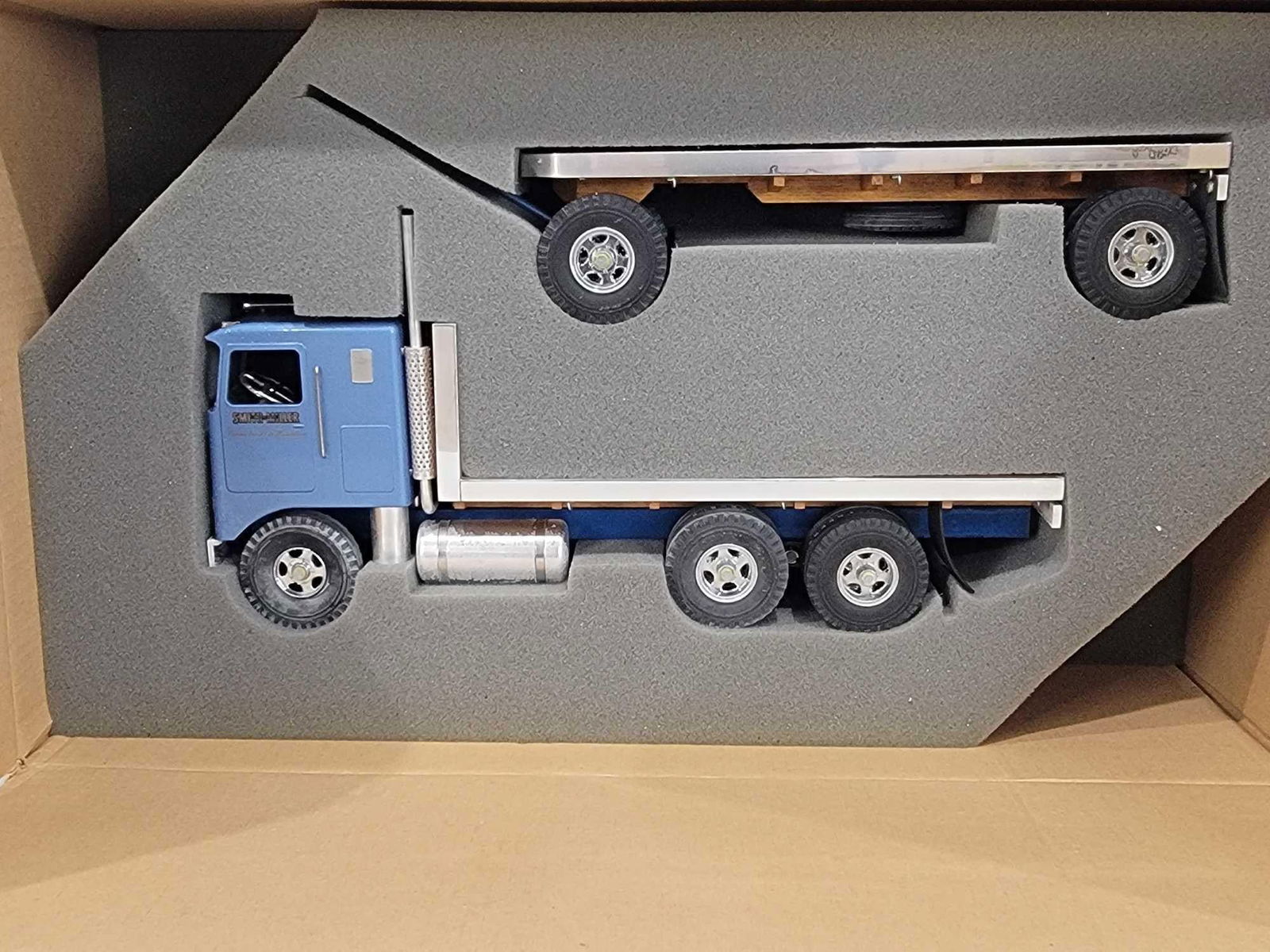 Fred Thompson Smith-Miller Kenworth Flatbed & Pup Trailer NIB (1 of 3)