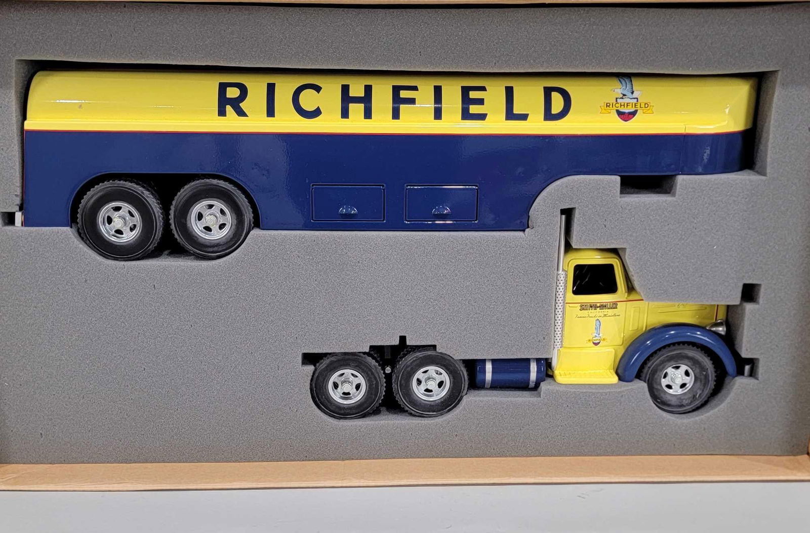 Fred Thompson Smith-Miller "L" Mack Semi & Tanker Richfield NIB (1 of 3)