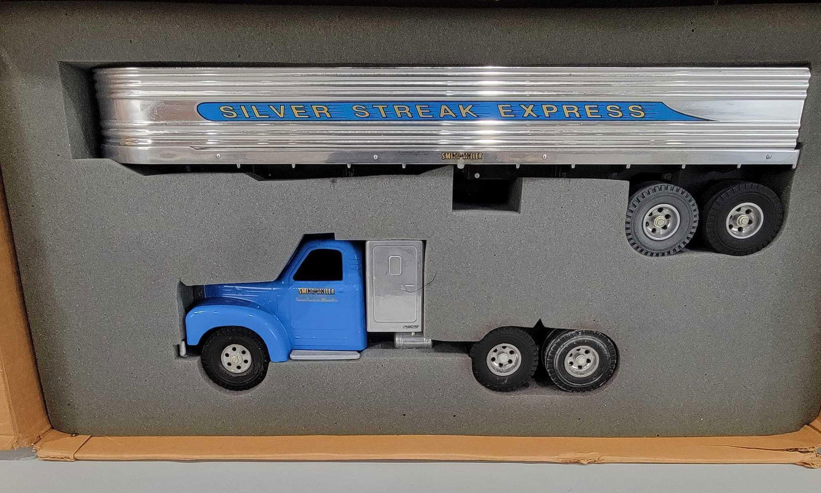Fred Thompson Smith-Miller "B" Mack Semi w/Sleeper & Open Trailer NIB (1 of 3)