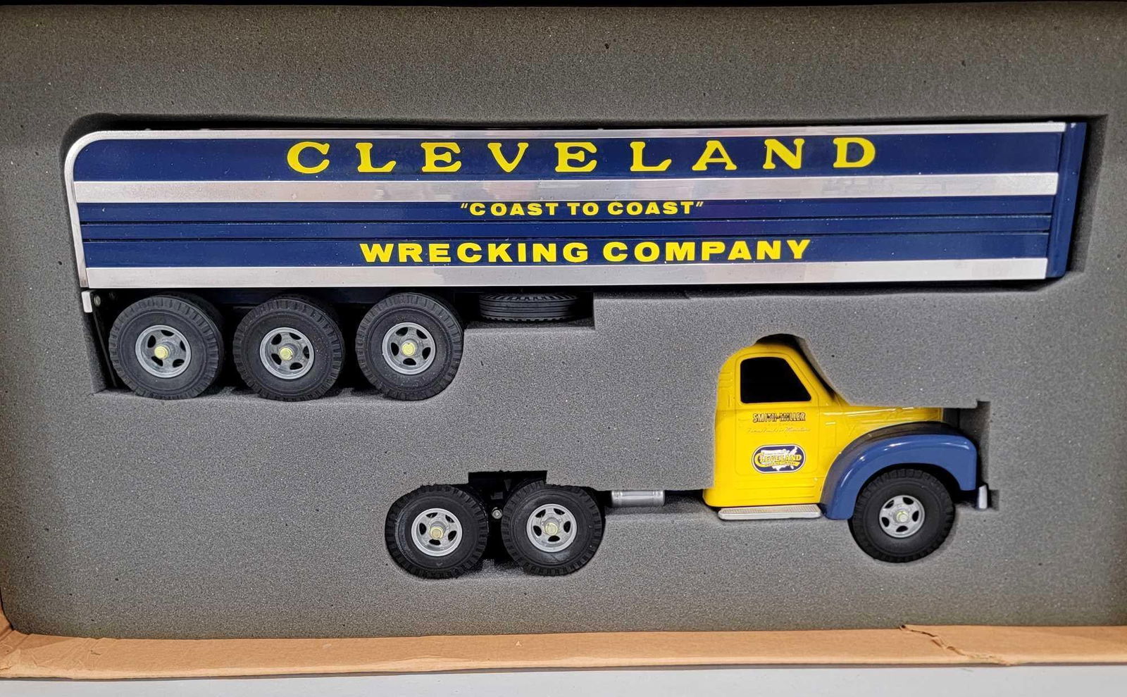 Fred Thompson Smith-Miller "B" Mack & Open Trailer Cleveland Wrecking NIB (1 of 3)