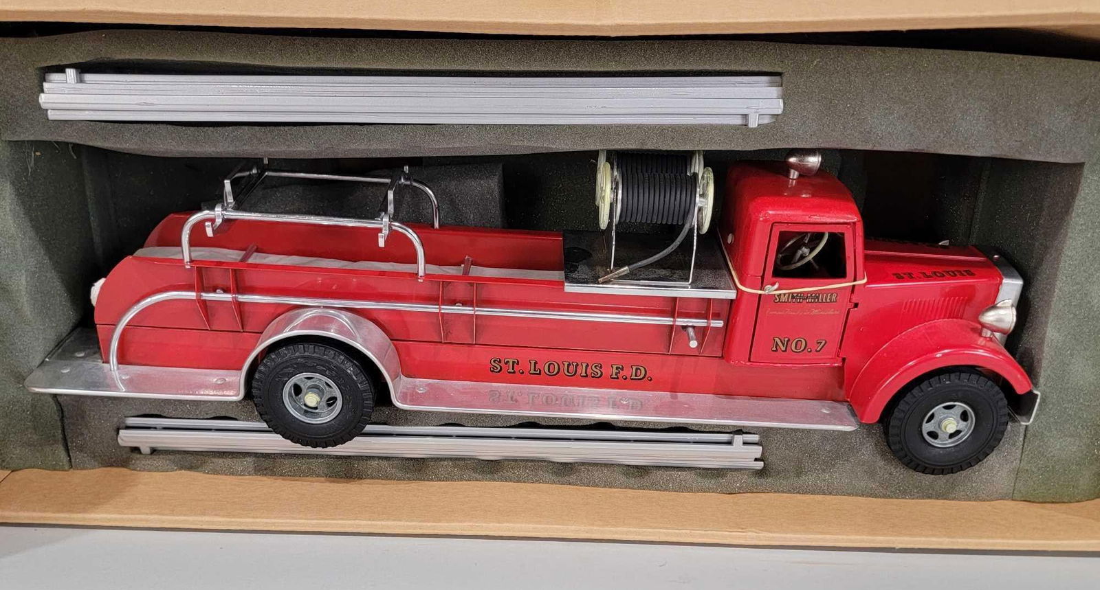 Fred Thompson Smith-Miller MIC St. Louis Fire Department Ladder Truck NIB (1 of 3)