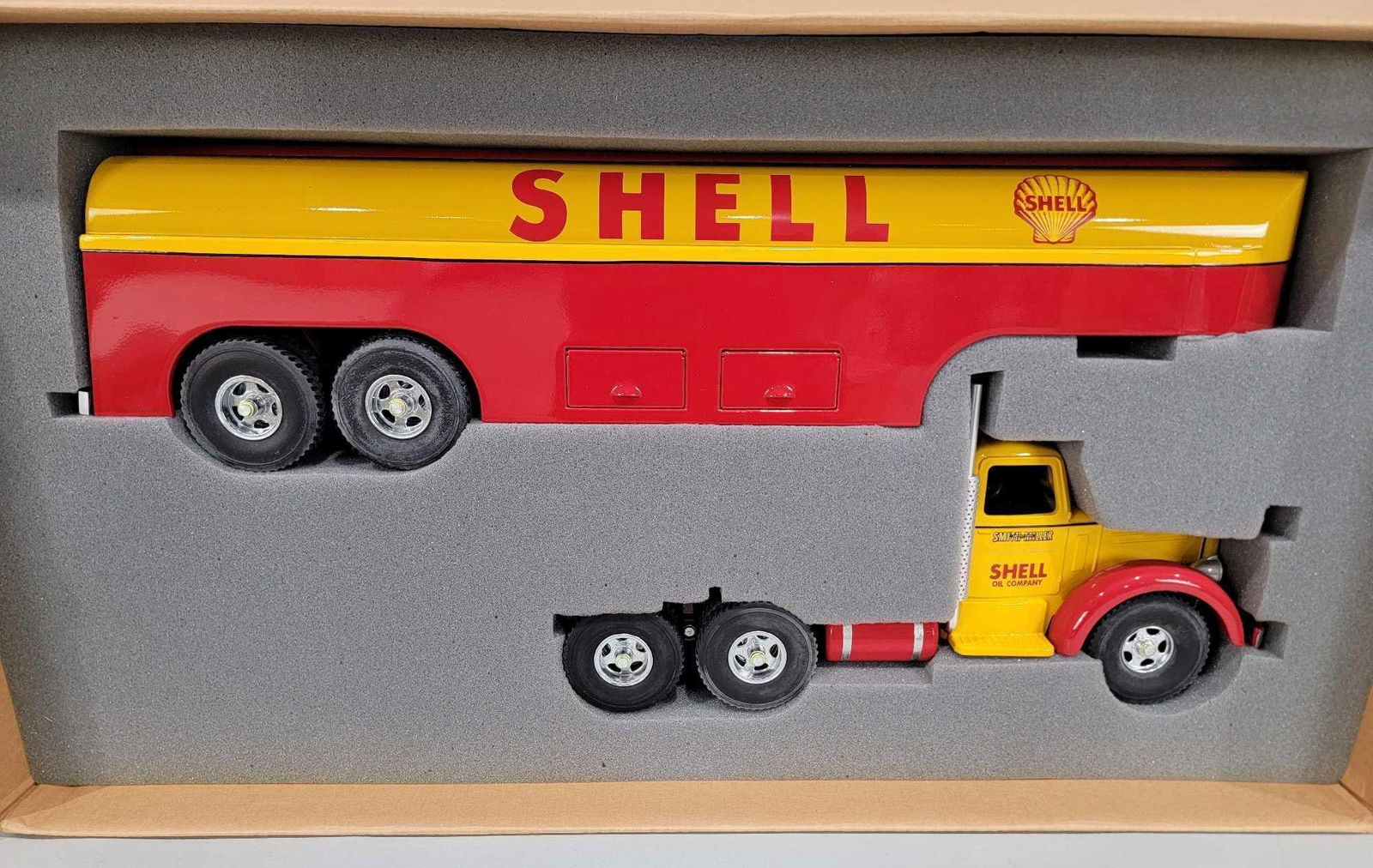 Fred Thompson Smith-Miller "L" Mack Shell Semi & Tanker NIB (1 of 2)