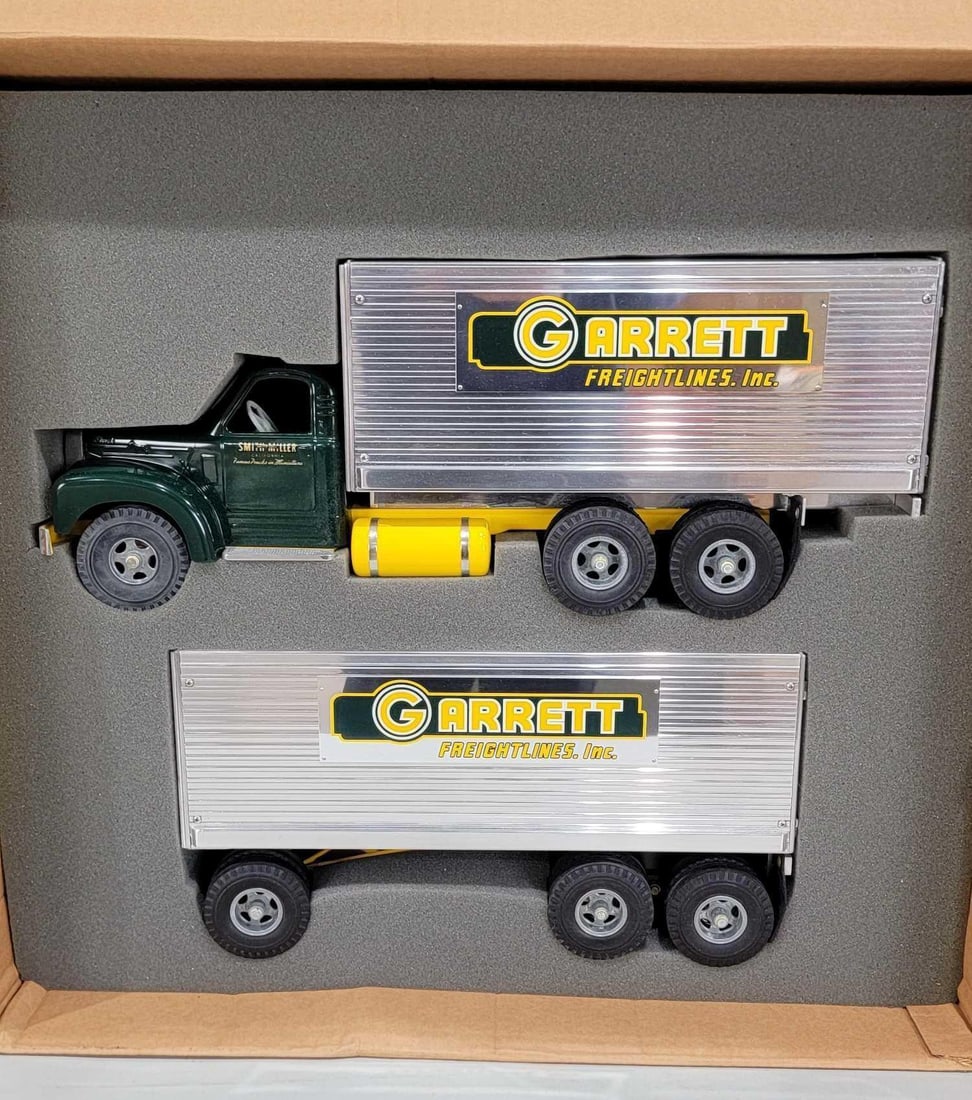 Fred Thompson Smith-Miller "B" Mack Garrett Van Truck & Pup Trailer NIB (1 of 3)