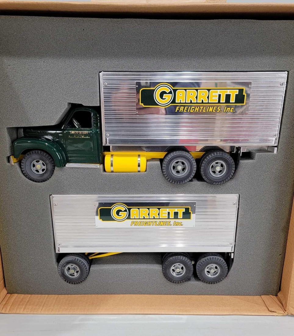Fred Thompson Smith-Miller "B" Mack Garrett Van Truck & Pup Trailer NIB (1 of 3)