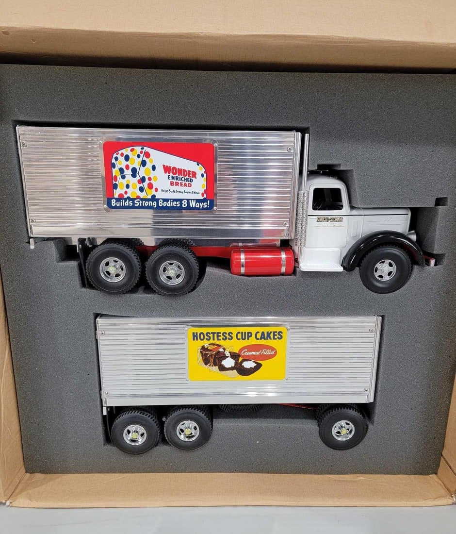 Fred Thompson Smith-Miller "L" Mack Wonder Bread Van Truck & Pup NIB (1 of 3)