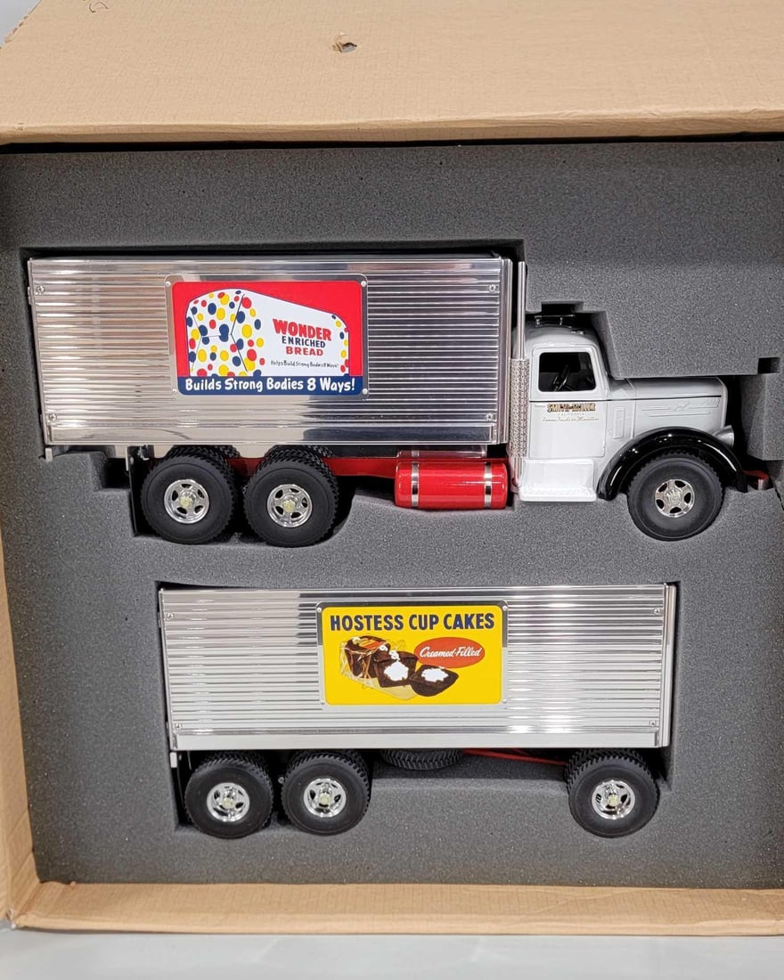 Fred Thompson Smith-Miller "L" Mack Wonder Bread Van Truck & Pup NIB (1 of 3)